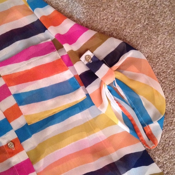 Strapped button up shirt. M. - Picture 2 of 4