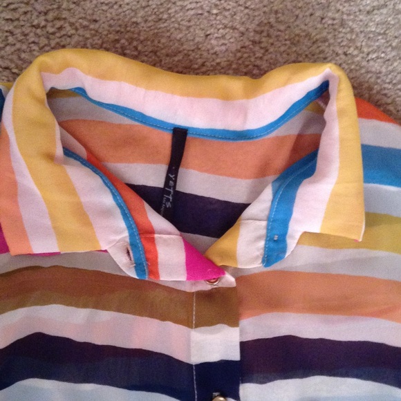 Strapped button up shirt. M. - Picture 4 of 4