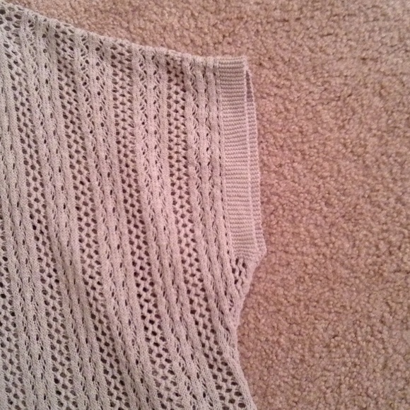 Knit shirt. - Picture 3 of 4
