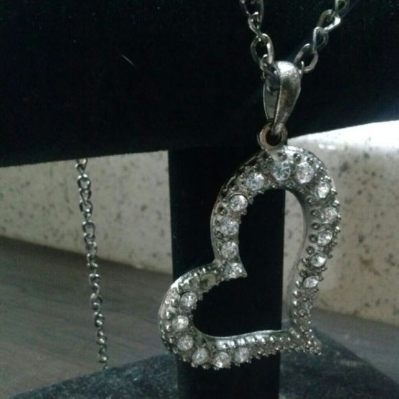 Necklace w Heart Charm Pendant