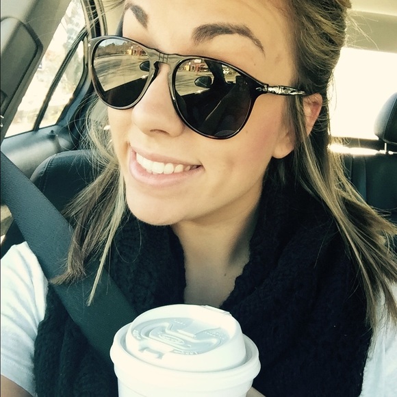Meet your Posher, Stephanie - Picture 1 of 1