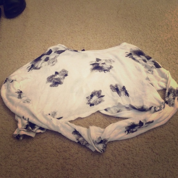 Long sleeve crop top