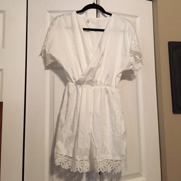 White vneck romper. Size small fits like a medium