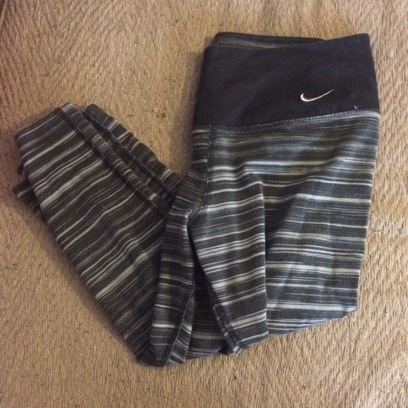 Nike DRI FIT Capri