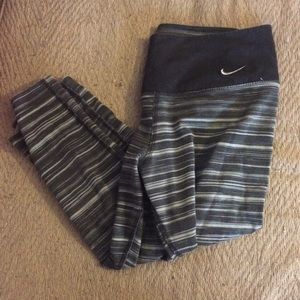 Nike DRI FIT Capri