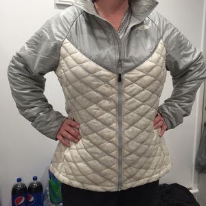 PRICE DROP 💸💸 The North Face Thermoball Remix