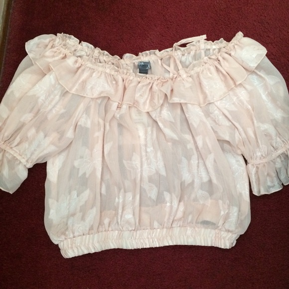 Light pink off the shoulder crop top