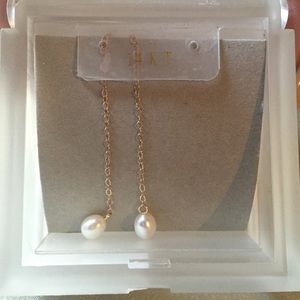 14kt Gold cultured pearl drop earrings.