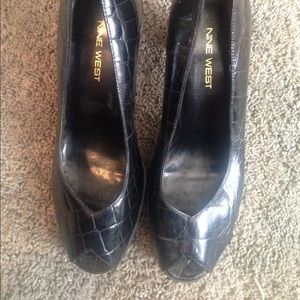 Black snake skin patterned Nine West 3" heels