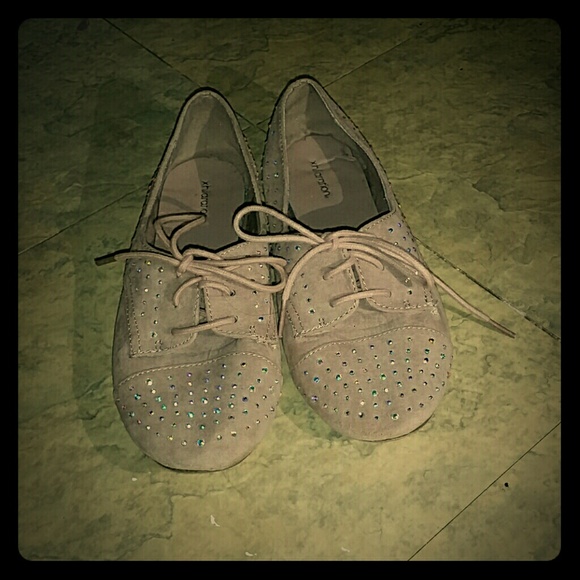 Like new tan sequined lace up shoes