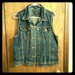 Denim vest!!