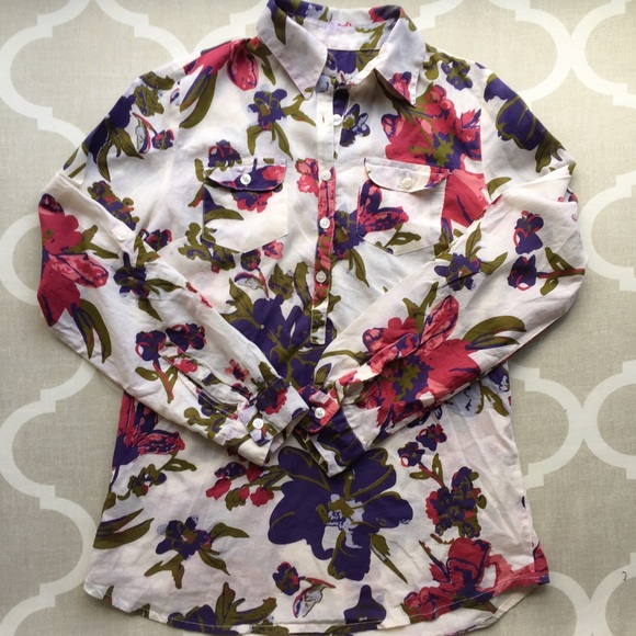 π«SOLDπ« in bundle. Anthro "In Bloom" Buttondown - Picture 3 of 4
