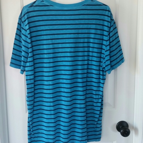 American Eagle Outfitters V-neck tee - Picture 3 of 3