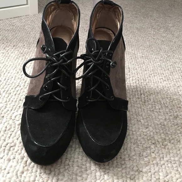 BCBGeneration black & gray suede booties sz 7 wmn