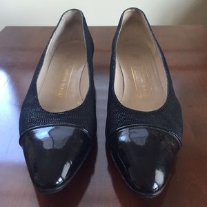 8.5AA Black Bruno Magli Flats