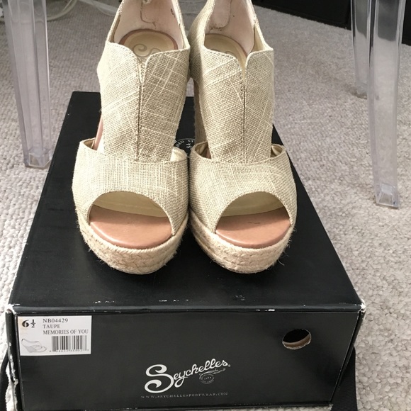 Seychelles wedges size 6.5 women taupe