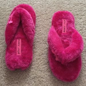Fuzzy Betsey Johnson flip flop slippers