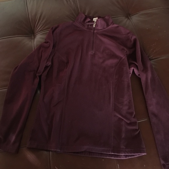 North face burgundy fine fleece pull over.