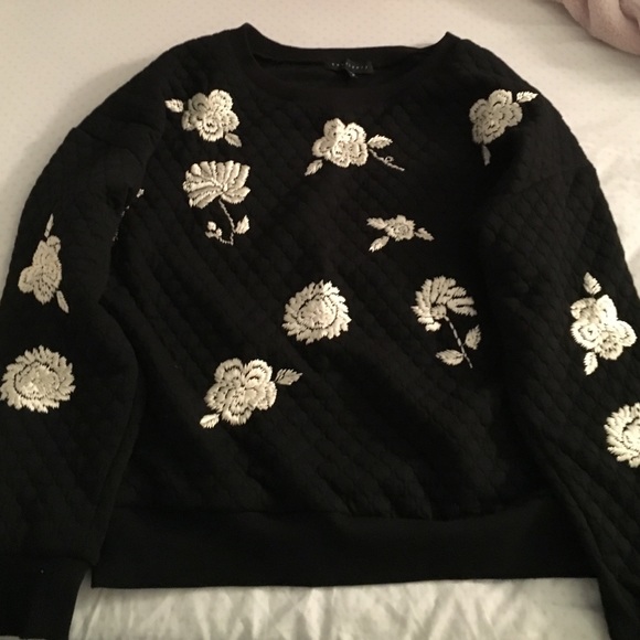 Quilted Sanctuary crewneck - Picture 2 of 4