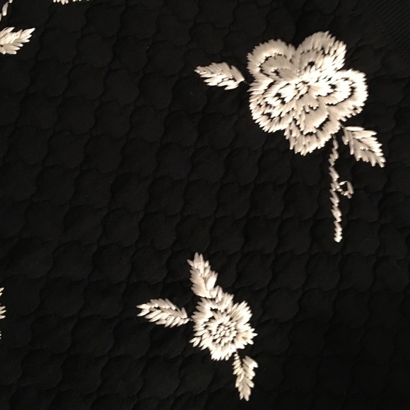 Quilted Sanctuary crewneck - Picture 3 of 4