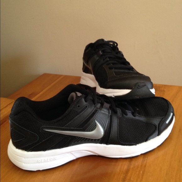 *Reduced* New 9.5 Men's Nikes