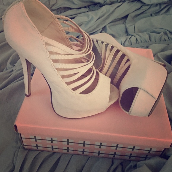 Wild diva nude heels