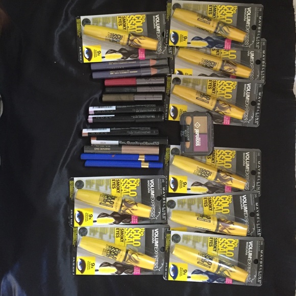 20+ Pieces of Eye Make Up. Brand New