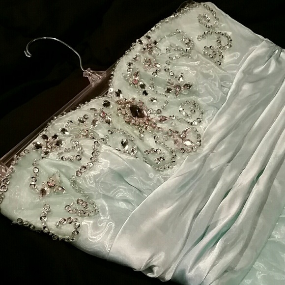 Gorgeous sequenced turquoise dress - Picture 2 of 3