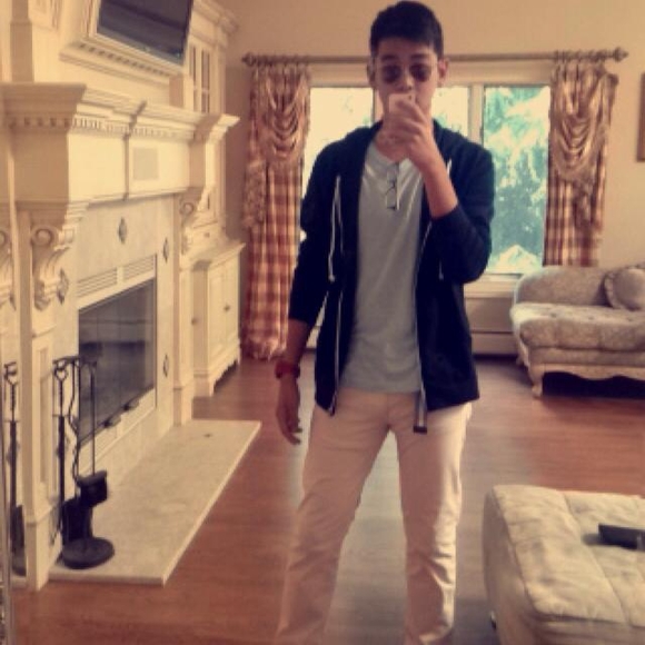 Meet your Posher, Minjun - Picture 1 of 1