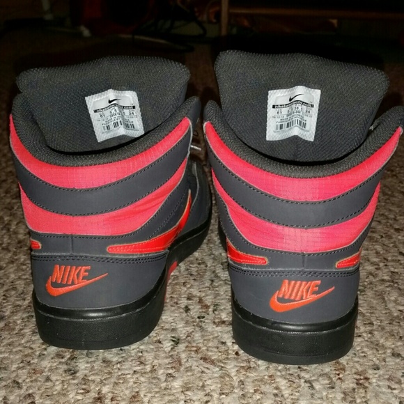 Nike Shoes Nike Sneakers Size 6y Poshmark