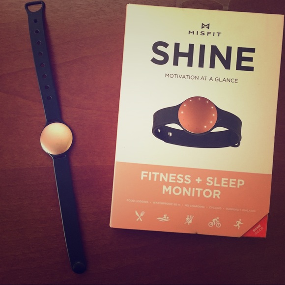 Misfit Shine Activity Fitness Tracker in Coral! 🍑