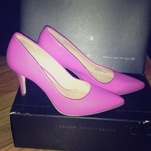 BCBGeneration mid heels / fuchsia