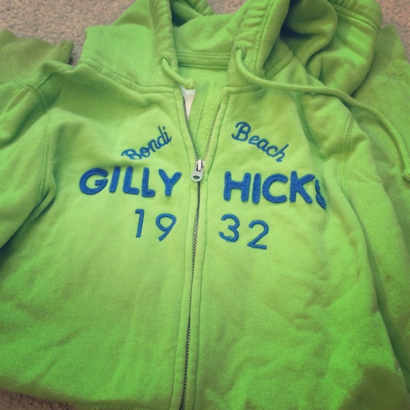 Green long sleeve sweatshirt