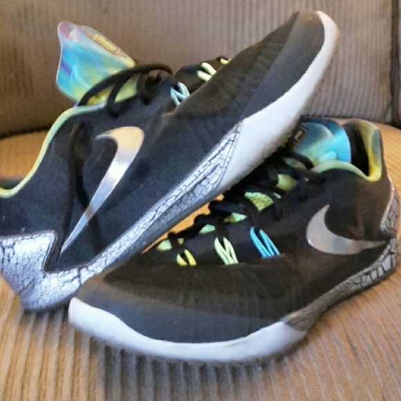 Shoes - Picture 2 of 3