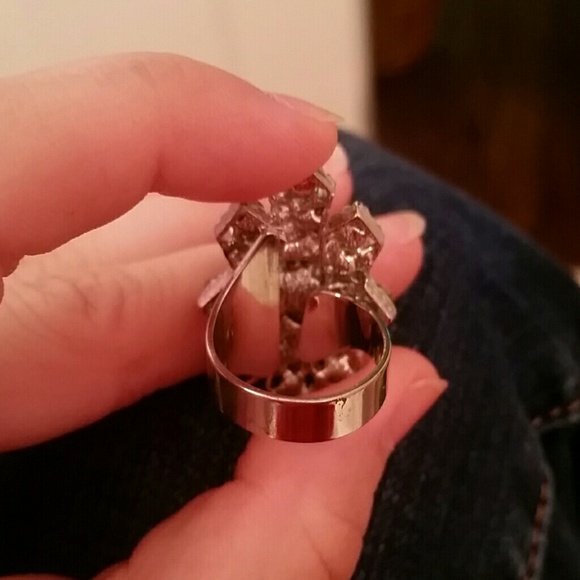 Diamond ring - Picture 2 of 2