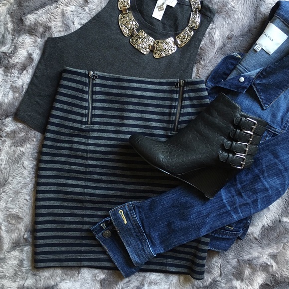 Aritzia Dresses & Skirts - ✨HP✨🆕Aritzia Striped Skirt