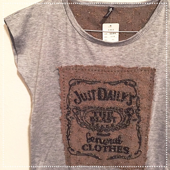 ✨NWT✨ Gray Graphic Top