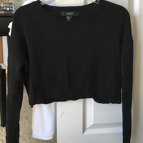 Long sleeved cropped sweater