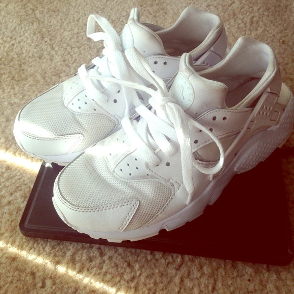 White huaraches 👟