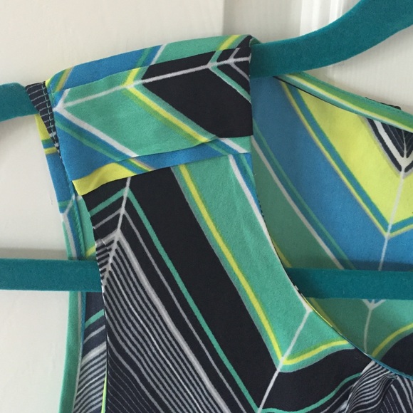 Banana Republic chevron sleeveless top. - Picture 4 of 4