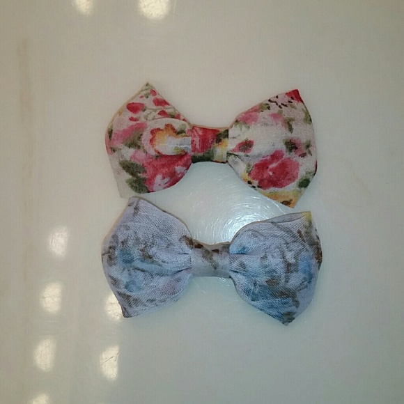 2 floral hair bows
