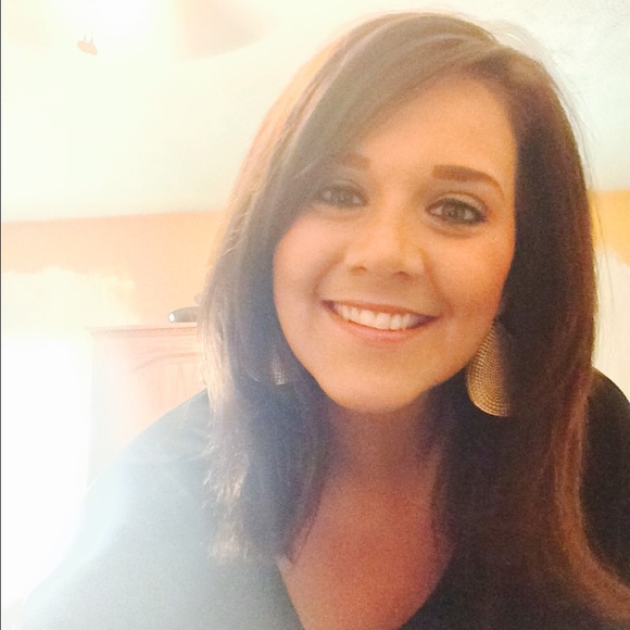 Meet your Posher, Jennifer - Picture 1 of 1