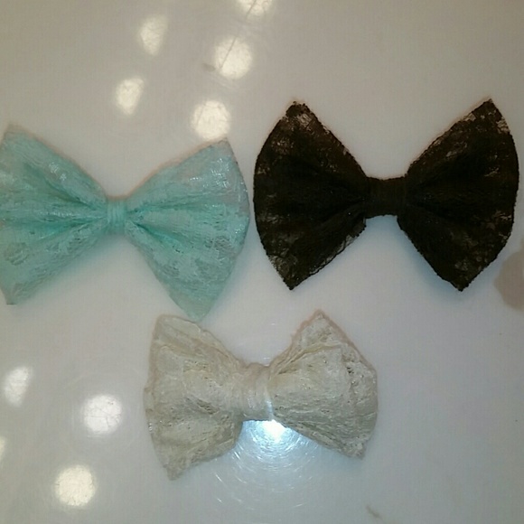 3 lace hair bows