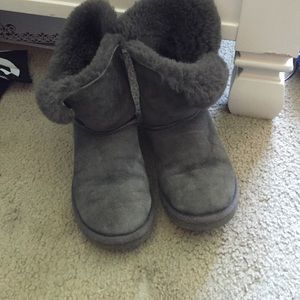 Grey Bailey button uggs