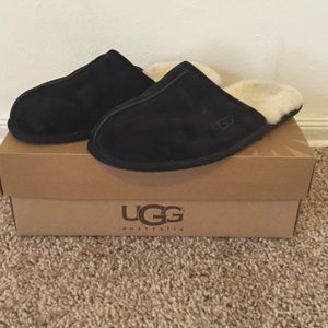 NWB UGG men's scuff slipper. Gently used.