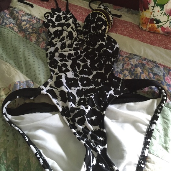 One piece swim suit