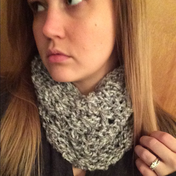 Hand knit single cowl