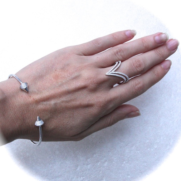 Silver Chevron Ring. BRAND NEW! - Picture 2 of 2