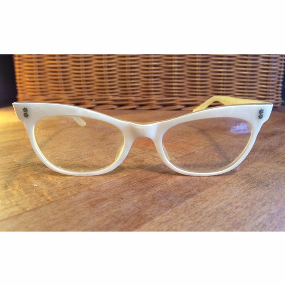 💫Vintage💫 Lucite cream eyeglass frames~!