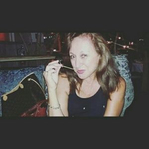 Meet your Posher, Carla